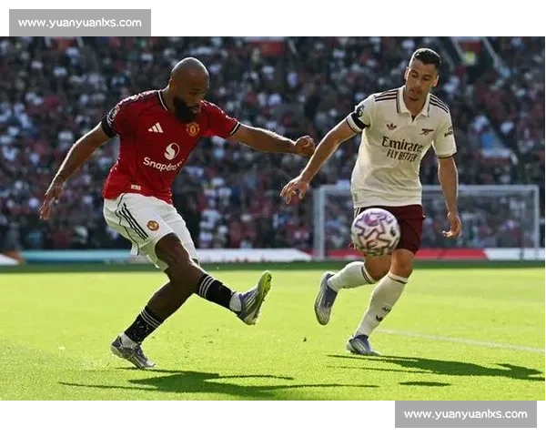 内维尔力挺双核：姆伯莫库尼亚助曼联冲前六